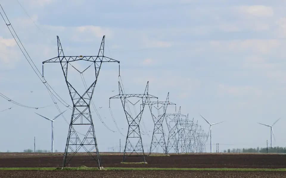 Linii de înaltă tensiune și turbine eoliene